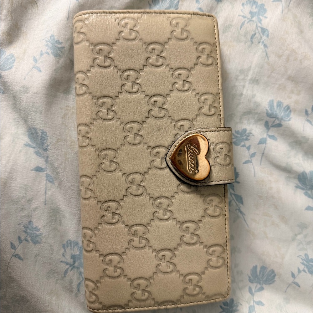 Gucci Tan Monogram Clutch With Box and Authentication included Open to offers - Picture 9 of 9